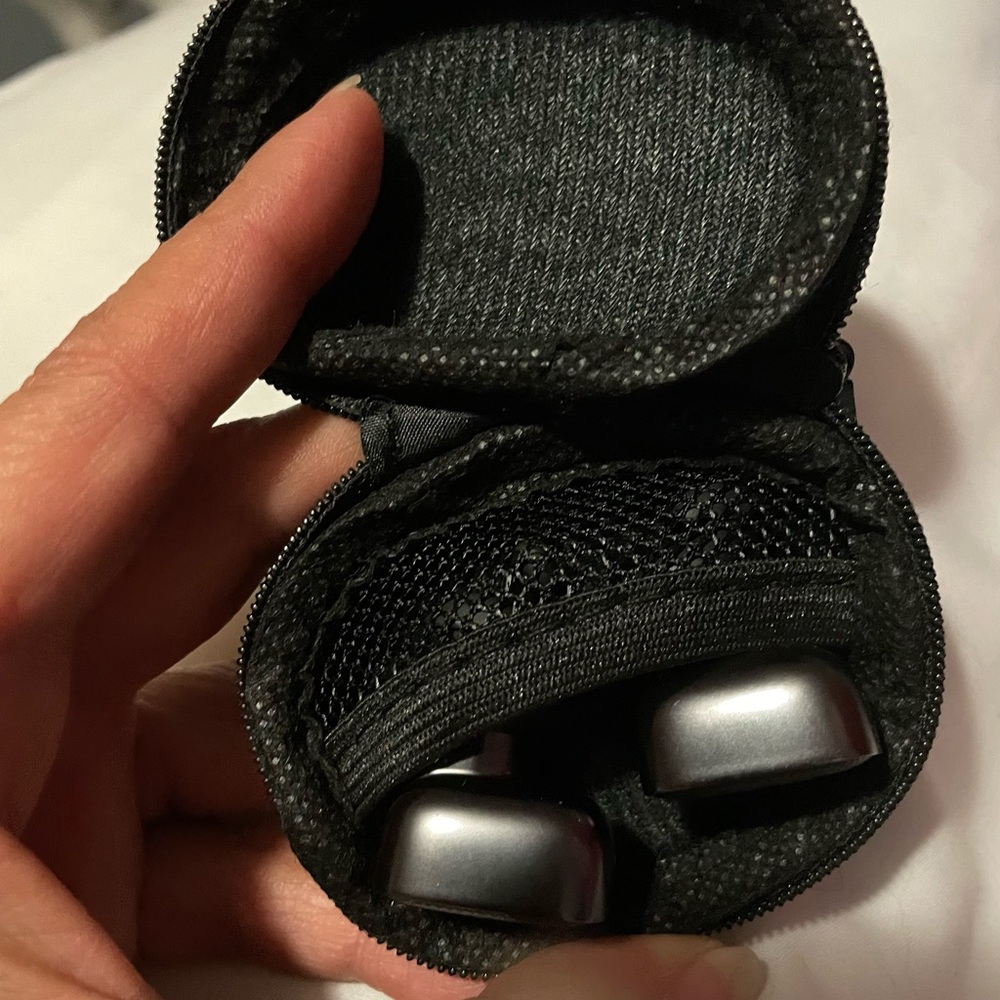 Iworld ear buds without charger case included